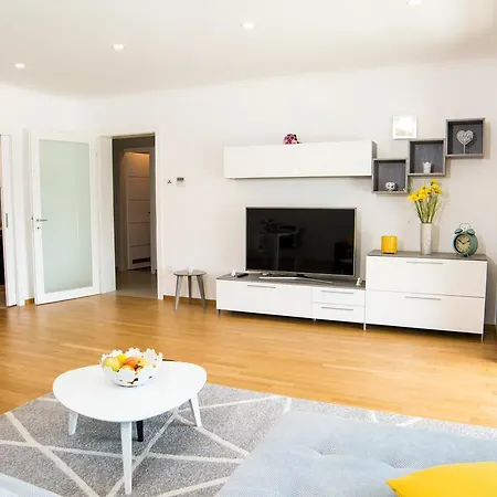 Tara Apartman