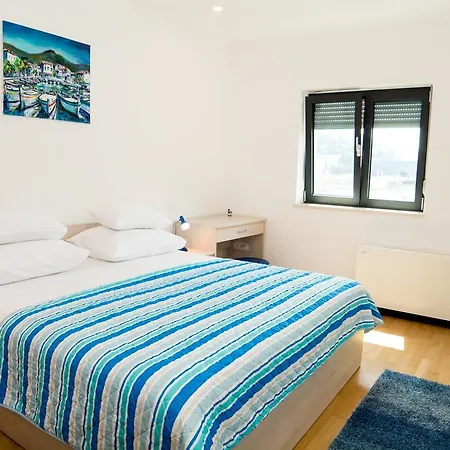 Apartman Tara *